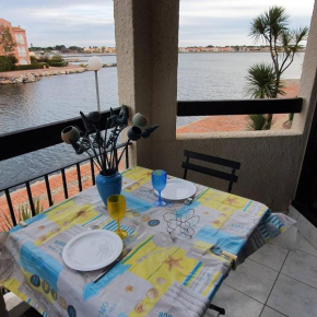 bel Appartement vue sur le lac marin avec WIFI et piscine